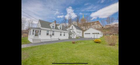 Cute 6-Bedroom Getaway in the heart of Littleton