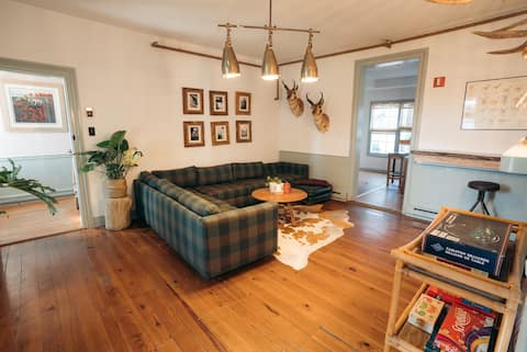 Large Group House in the Shenandoah Valley