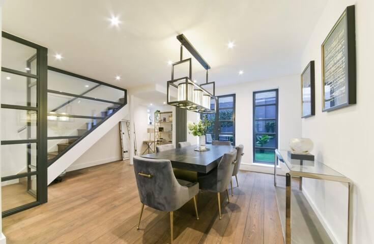 Stunning 3 bed house in Chelsea with free parking gallery image 5