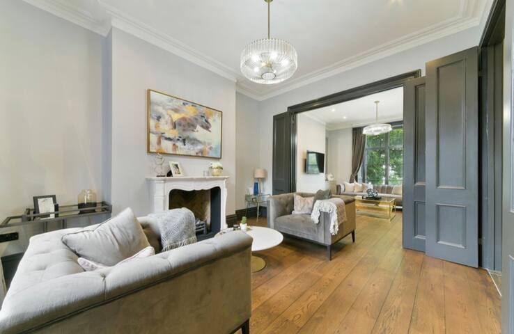 Stunning 3 bed house in Chelsea with free parking gallery image 2