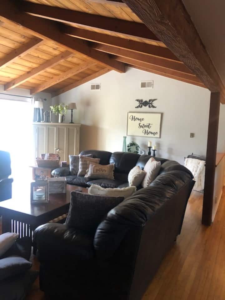 Sprawling Single Story House With Pool Long Stays - Thousand Oaks, CA