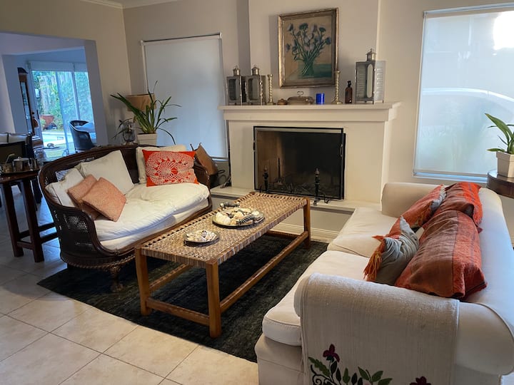 Дом с садом, бассейном и зоной гриля в Barrio Cerrado Beccar