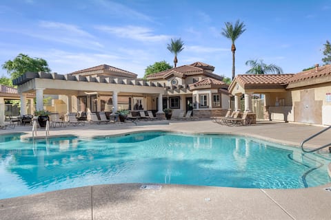 Lovely 2 Bedroom Condo W/ Heated Pool!