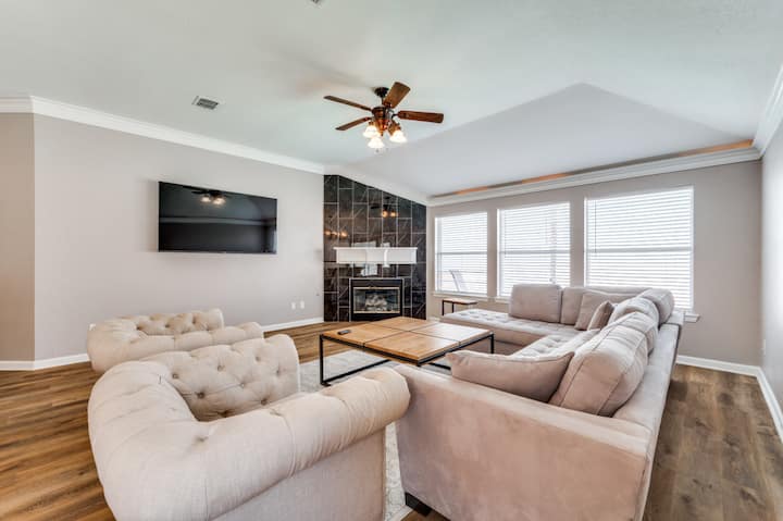 Heated Pool, Hottub, Ps5, Sleeps 12, Bbq - Frisco, TX