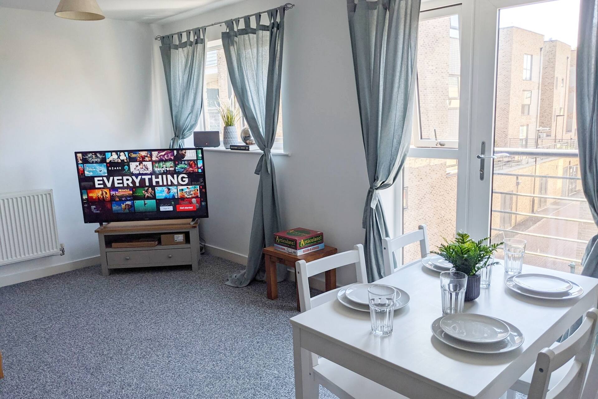 Simple 2-bedroom 1.5 bath apartment in Thornhill