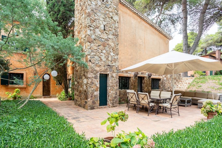 Beach House in a Magnificent Garden gallery image 4