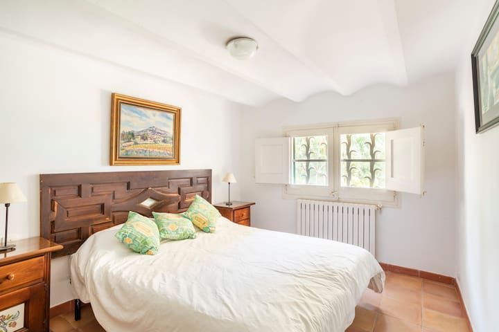 Beach House in a Magnificent Garden gallery image 5