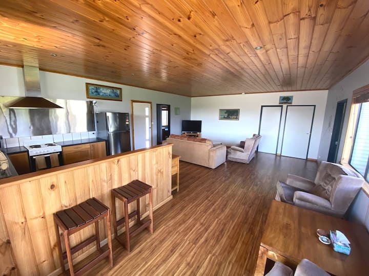 Whale Bay Bush Retreat - Western Australia