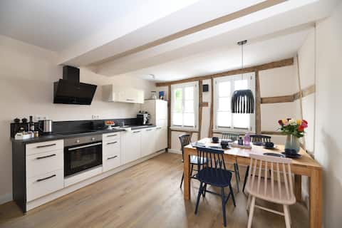 The Leaning House - Ferienwohnung Nibelungen