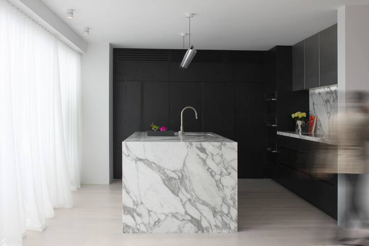 Elizabeth Bay Penthouse with Private Rooftop gallery image 2