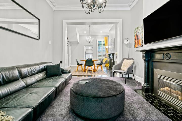 Ideally Located Stylish Modern Comfortable Terrace gallery image 4