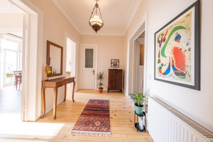 Elegant spacious peaceful 3BR 2BA at the center gallery image 4