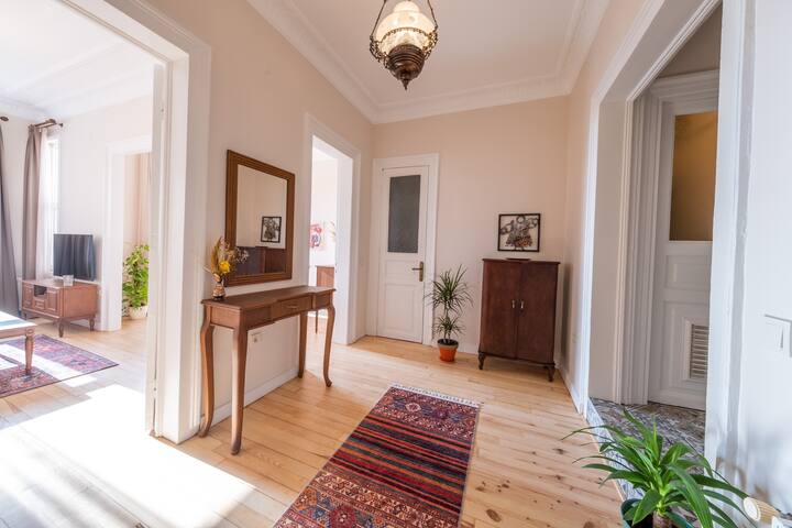 Elegant spacious peaceful 3BR 2BA at the center gallery image 5