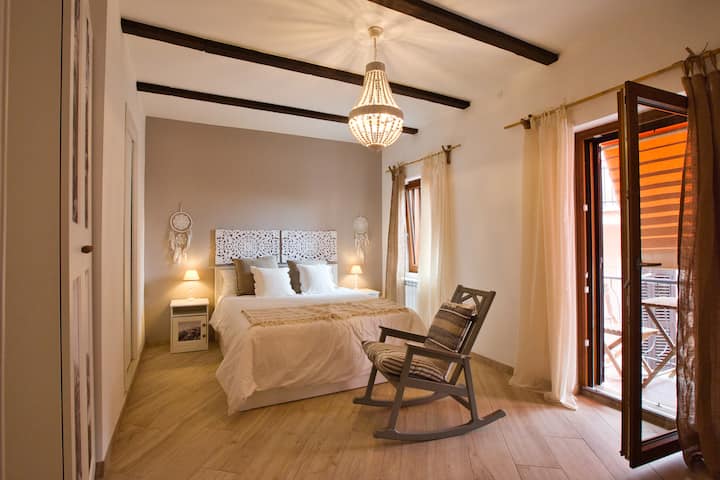 The bedroom (first floor)