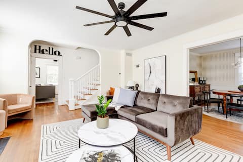 Top Airbnb: 5 BR Home -Minutes to WFU and Downtown WS in Winston Salem
