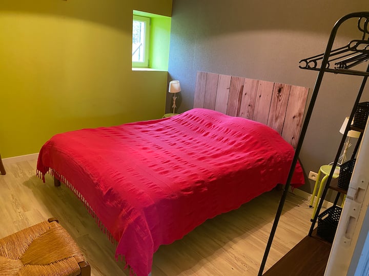 Habitación llamada "verde"
Cama doble 140