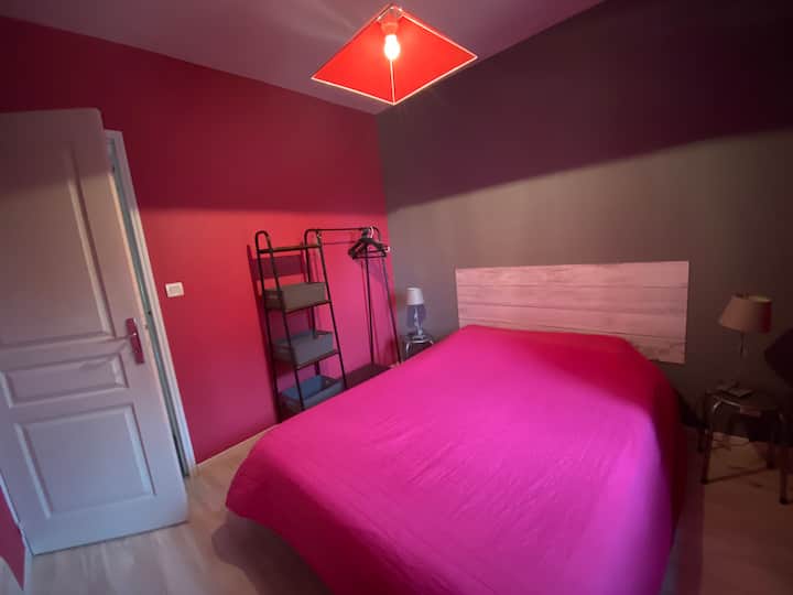 Habitación llamada "rosa"
Cama doble 140
