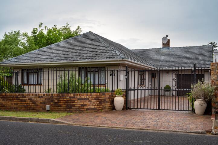 Avós Home with a large private pool and garden gallery image 2