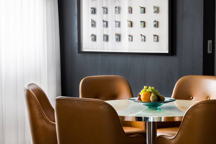 Three Bedroom Three Bathroom Deluxe Apartment gallery image 4