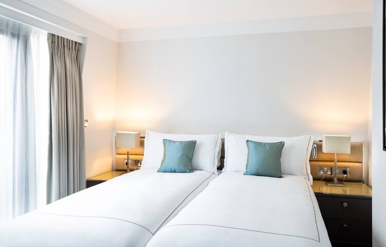 Three Bedroom Three Bathroom Deluxe Apartment gallery image 5