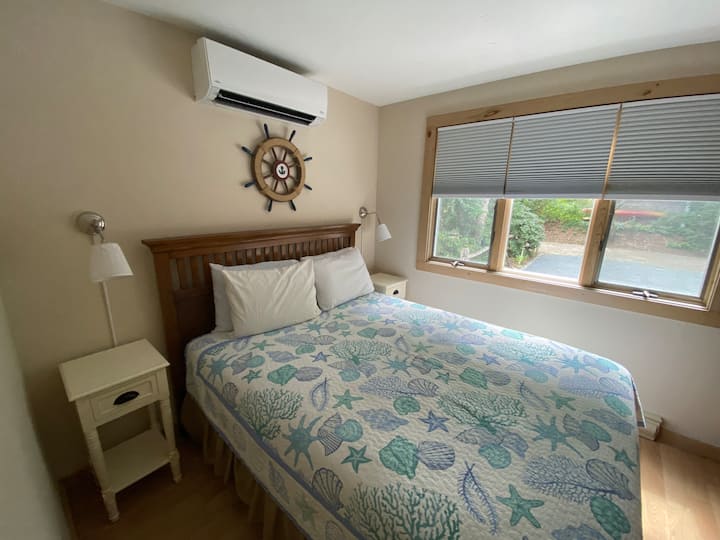 Спална соба на првиот кат со брачен душек