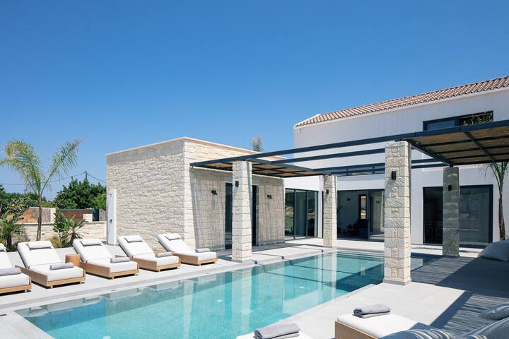 Ikritis Villa IΙI – 1,2Km to beach, 40m2 pool! gallery image 3