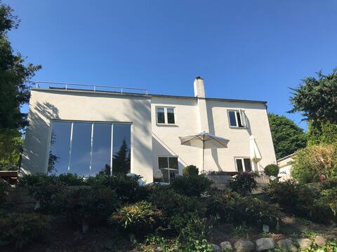 Delicious functional villa by the forest/beach in Klampenborg