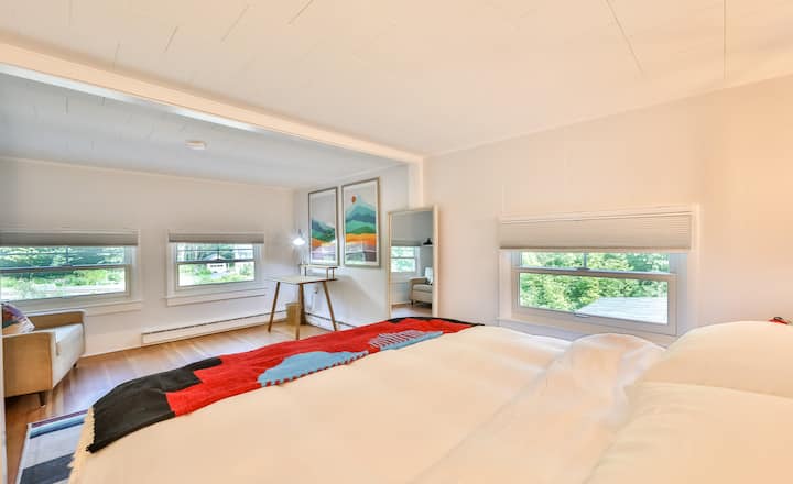 (Countryside, Luxe, Chef’s Kitchens, Golfing, Skiing)