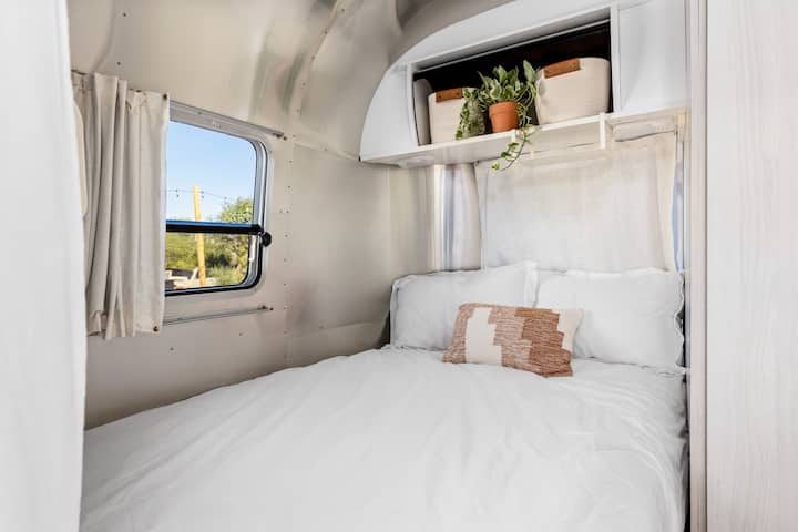 Full sized bed fits 2 