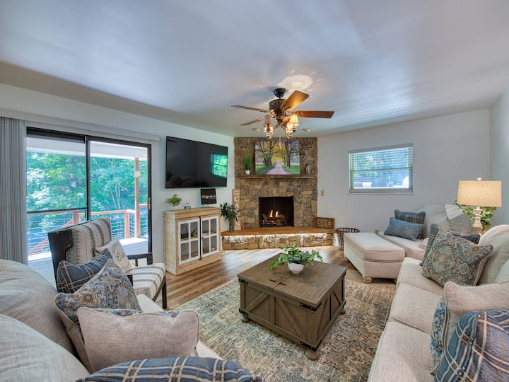 Relaxing Creek Sounds -Hot Tub- Fire Pit - Waynesville, NC