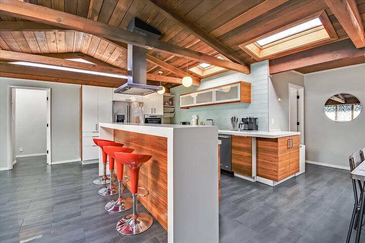 BEN-A Modern Comfort Walking Distance to G00gleX gallery image 4