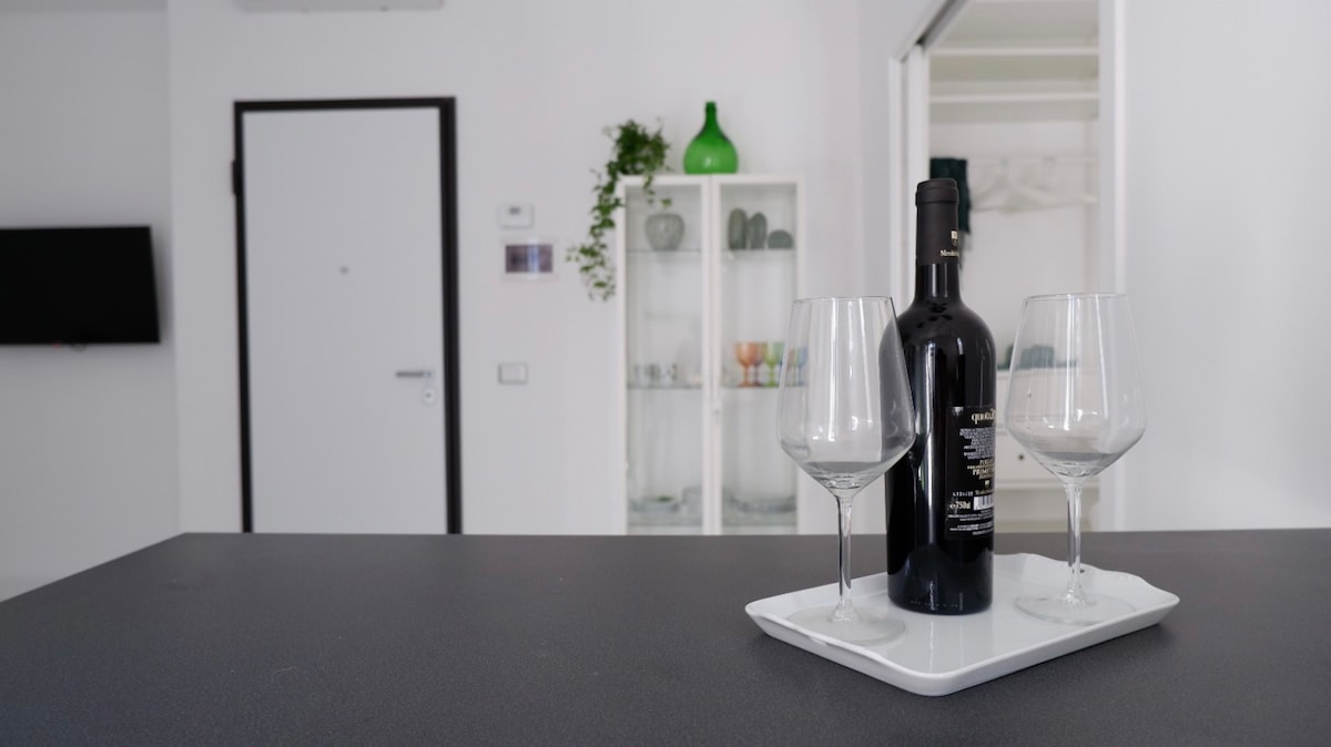 Popular Airbnb listing: Apulian Home 192 
beautiful apartment Bari (1) in Bari