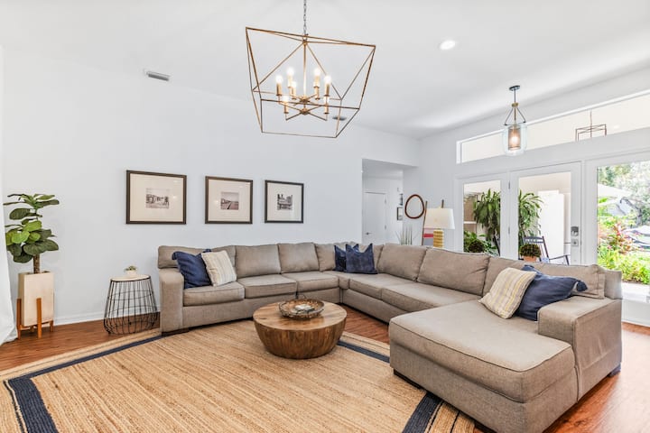 Luxury Poolside Oasis W/game Room, Fire Pit & Gym - Vilano Beach, FL