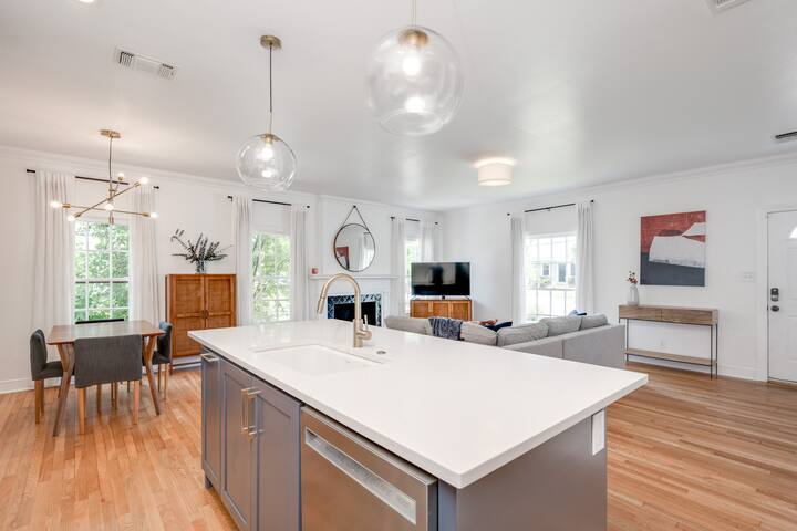 Central Bungalow with Pool + Modern Backyard gallery image 4