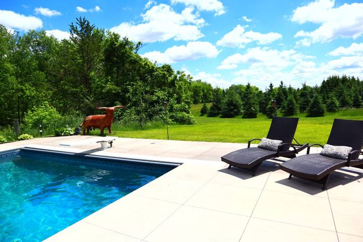 Luxury Country Retreat with POOL gallery image 5