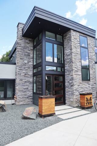 Luxury Country Retreat with POOL gallery image 2