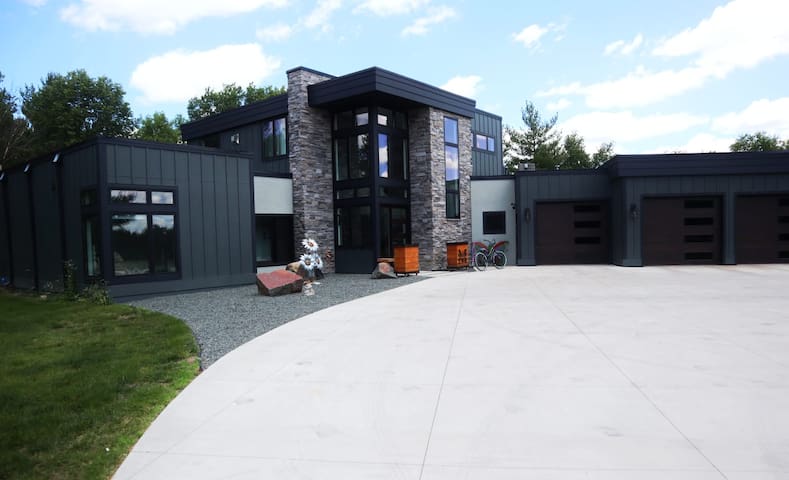 Luxury Country Retreat with POOL