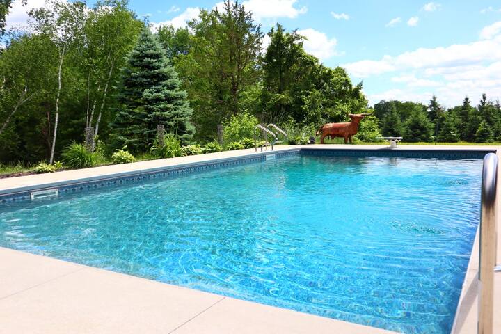 Luxury Country Retreat with POOL gallery image 3