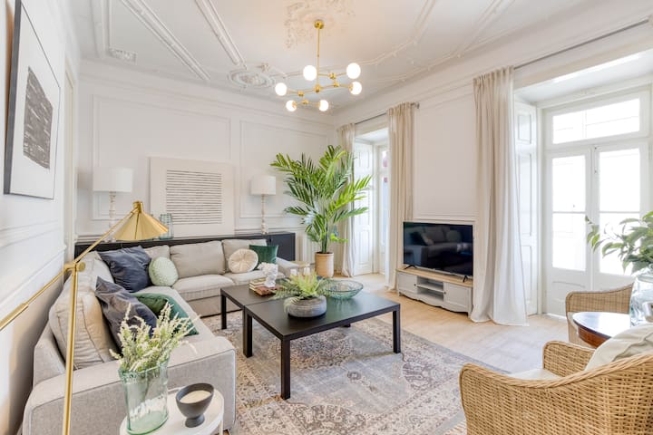 Duque de Ávila Spacious Apartment (no elevator)