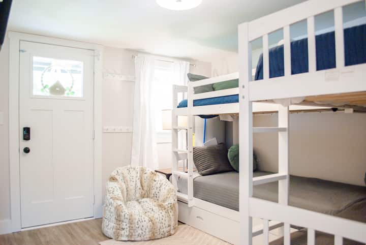 5 poschodových izieb s oddelenými lôžkami 