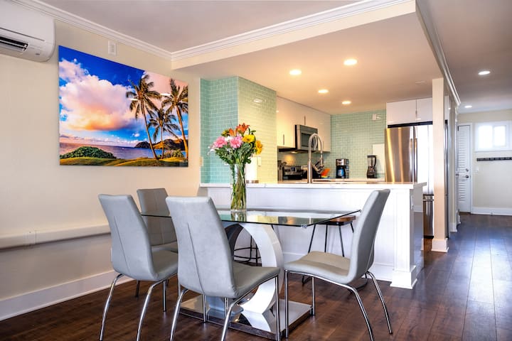 Remodeled Family-Size Condo with Ocean/Pool View
