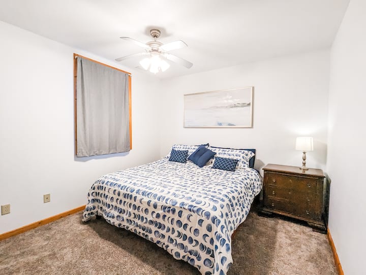 King Bed (basement)