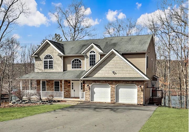 Lackawaxen Lakefront Masthope Pocono Ski Game Room Houses for Rent in
