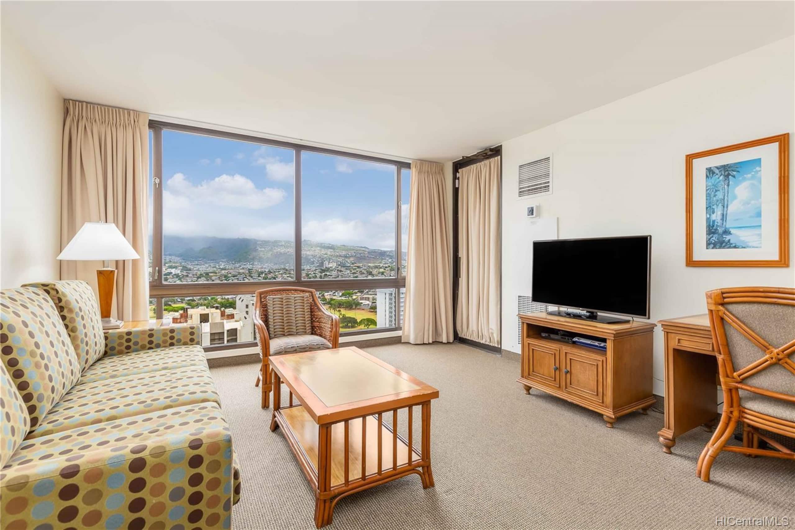 Condo in Honolulu · ★4.98 · 1 bedroom · 2 beds · 1 private bath - Image 3