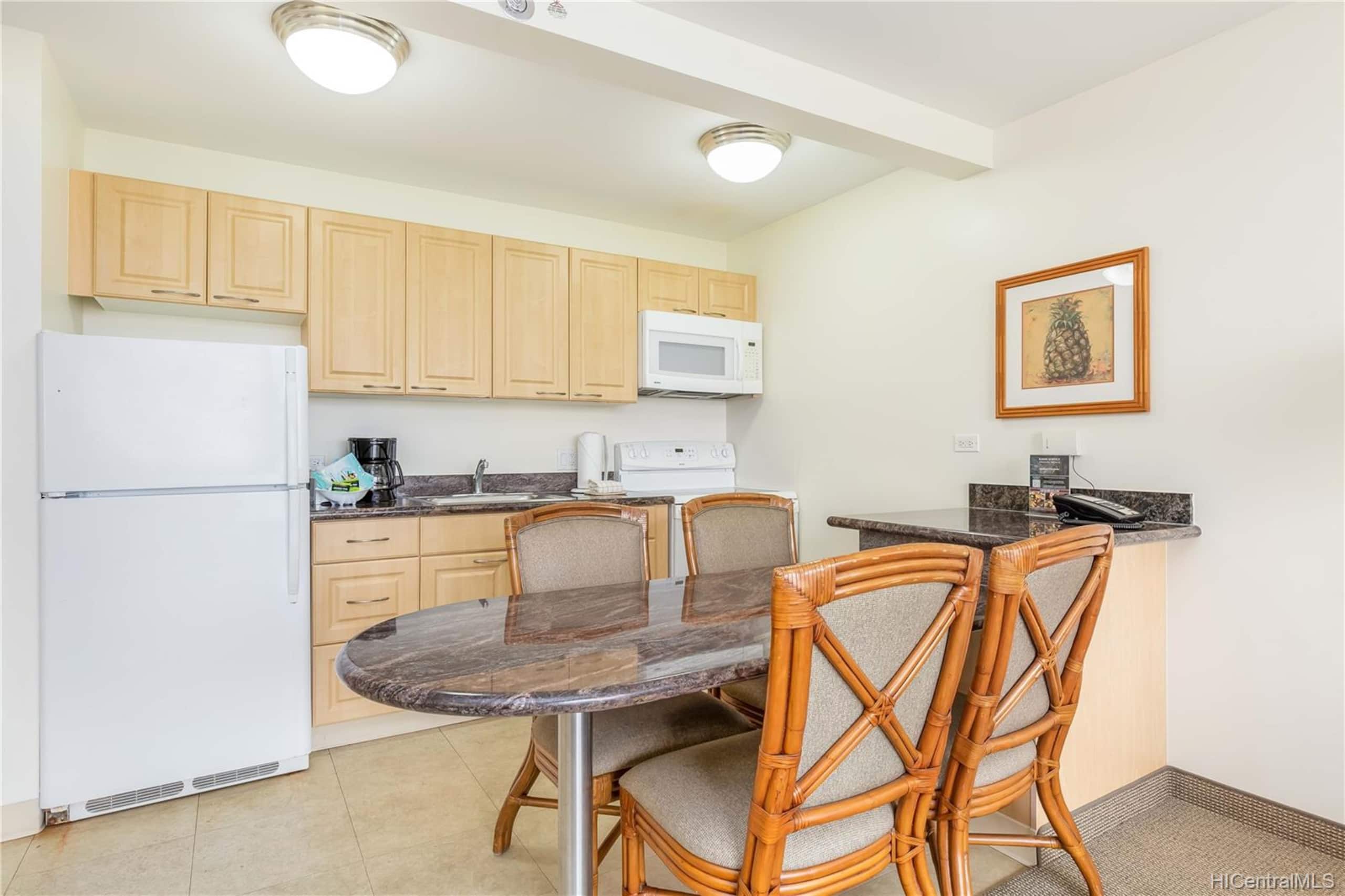 Condo in Honolulu · ★4.98 · 1 bedroom · 2 beds · 1 private bath - Image 5