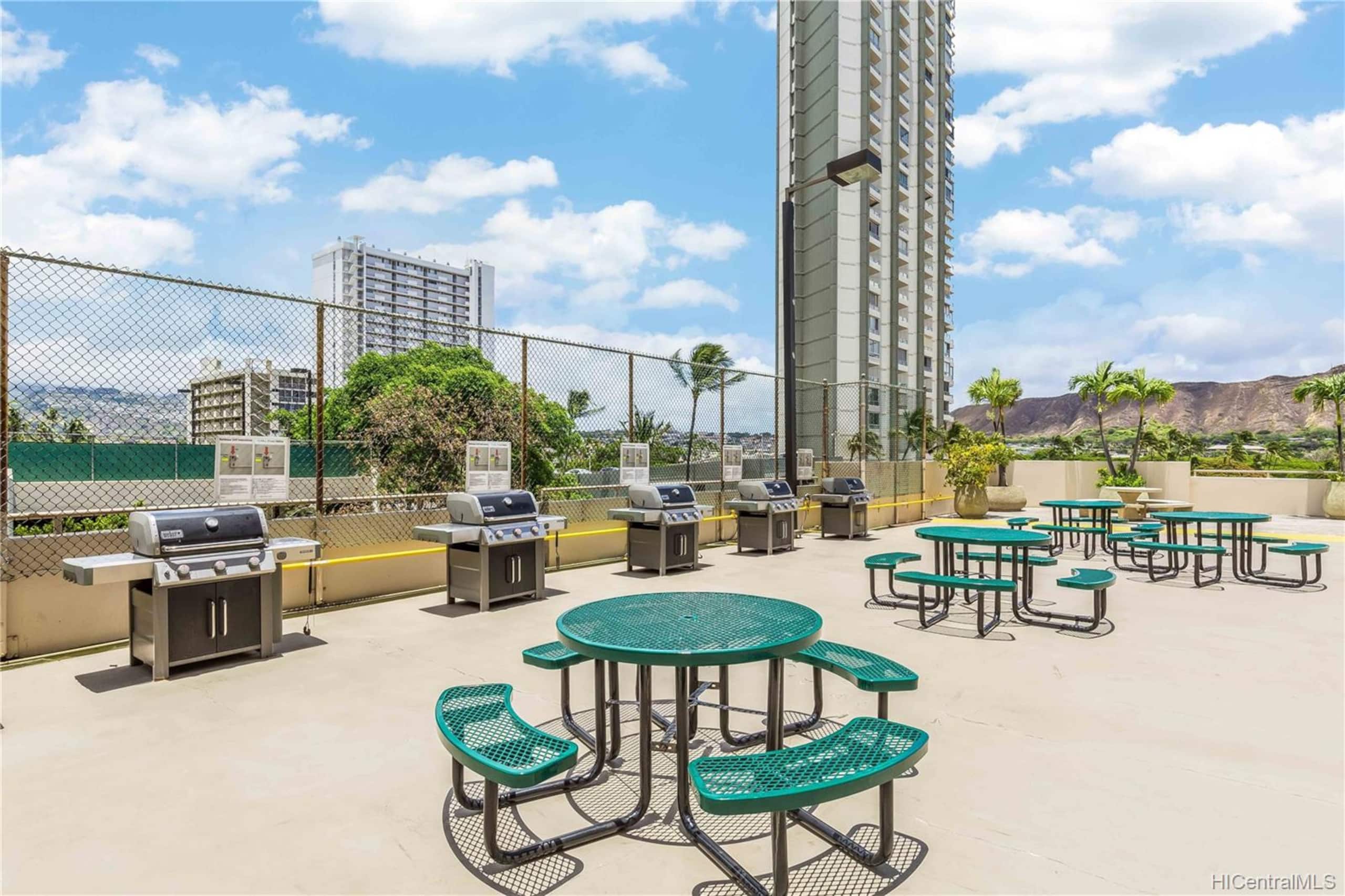 Condo in Honolulu · ★4.98 · 1 bedroom · 2 beds · 1 private bath - Image 17