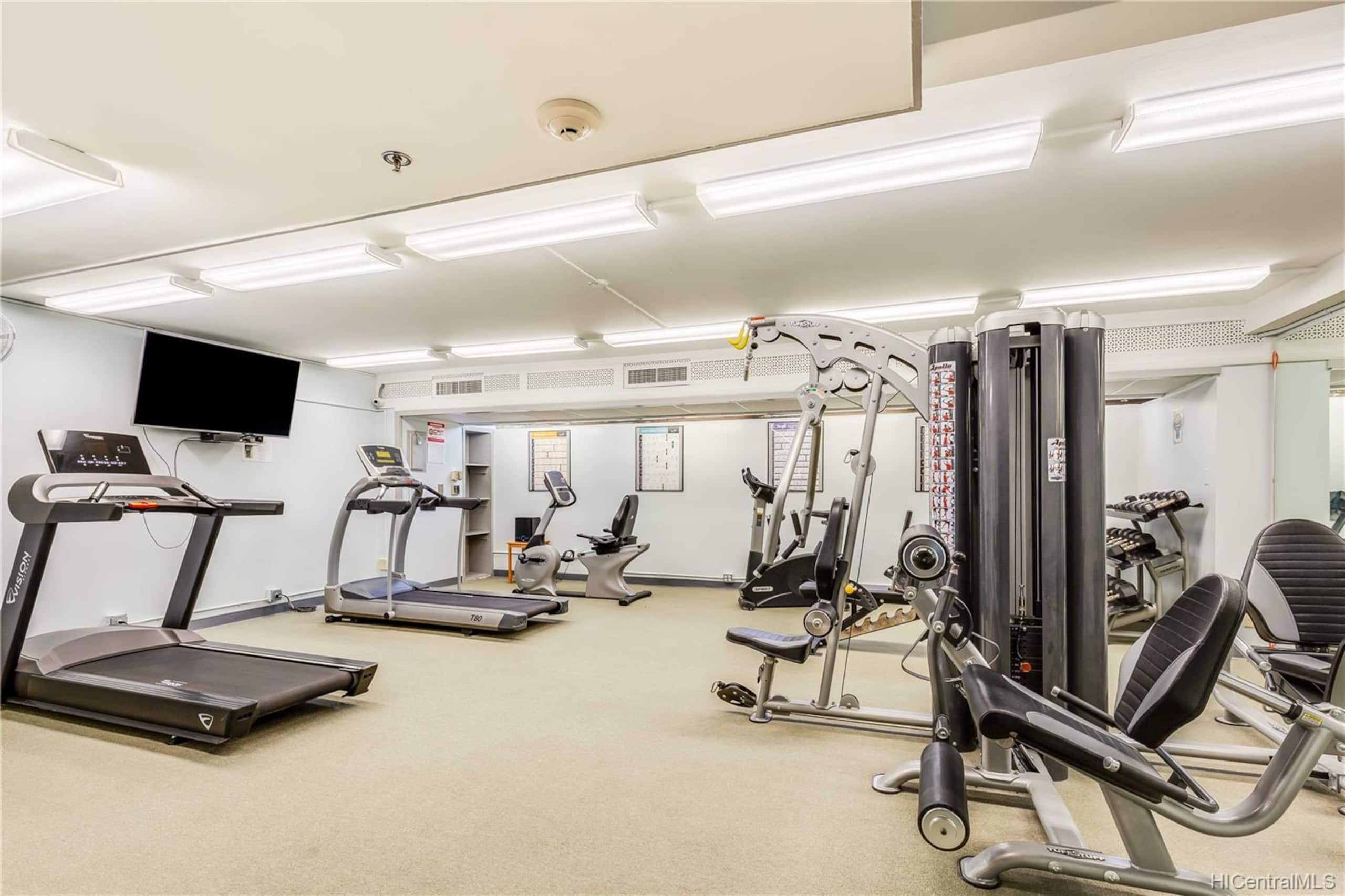 Condo in Honolulu · ★4.98 · 1 bedroom · 2 beds · 1 private bath - Image 16