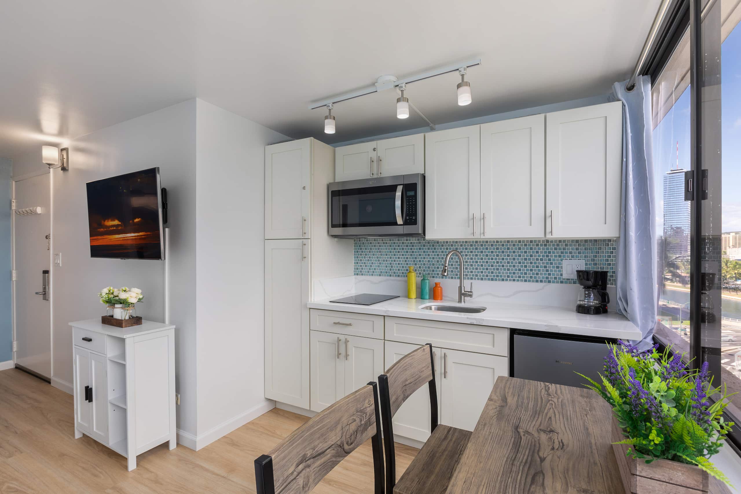 Condo in Honolulu · ★4.75 · Studio · 2 beds · 1 bath - Image 2