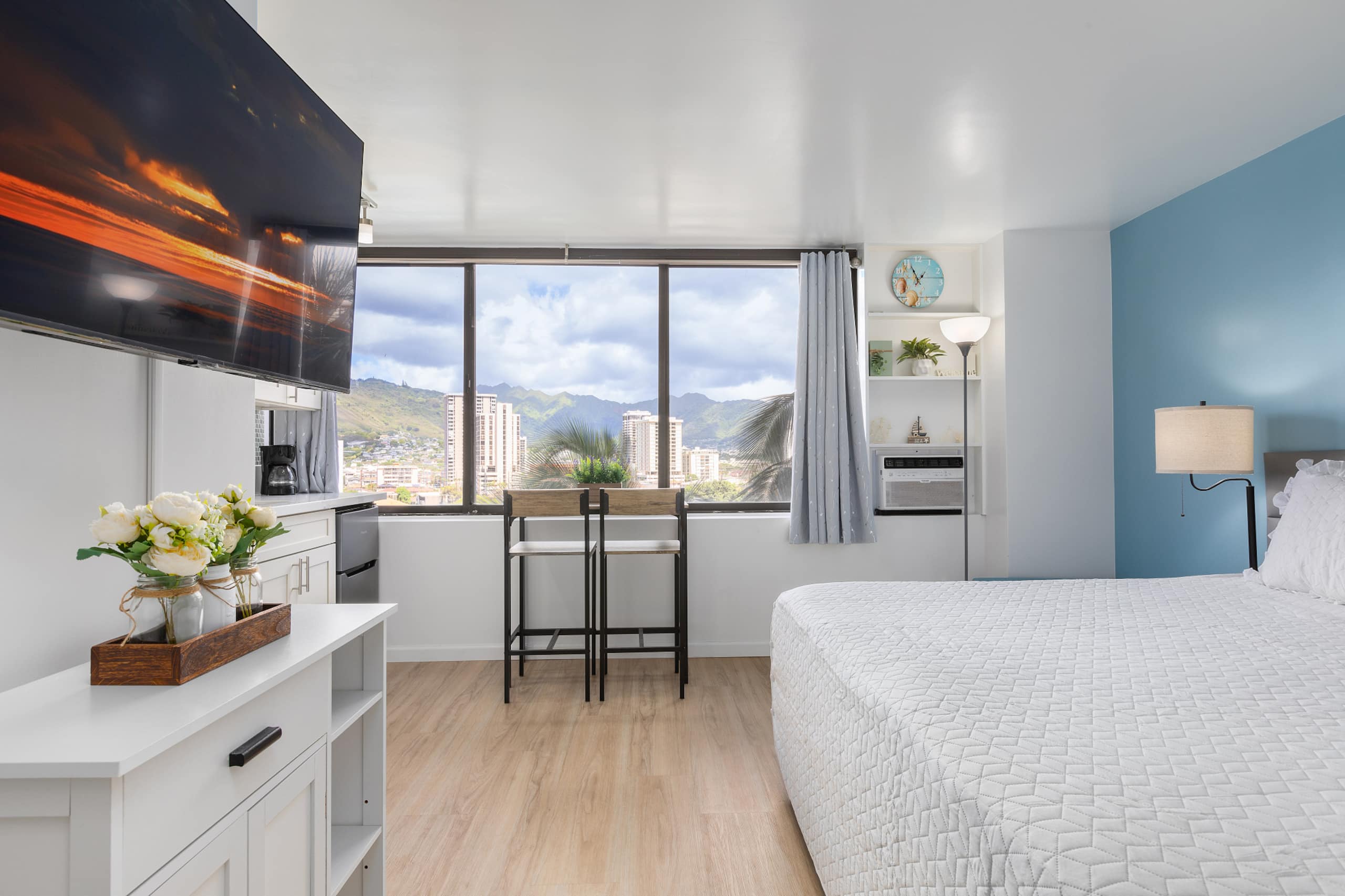 Condo in Honolulu · ★4.75 · Studio · 2 beds · 1 bath - Image 15