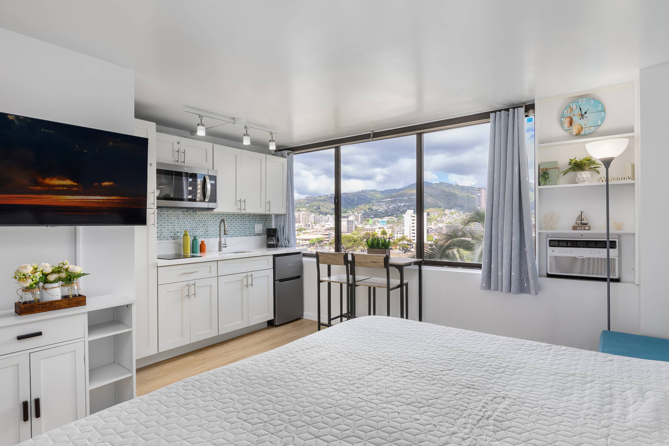 Condo in Honolulu · ★4.75 · Studio · 2 beds · 1 bath - Image 1